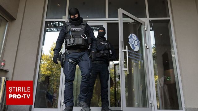 Percheziții DIICOT la o grupare care vindea droguri elevilor de 15 ani