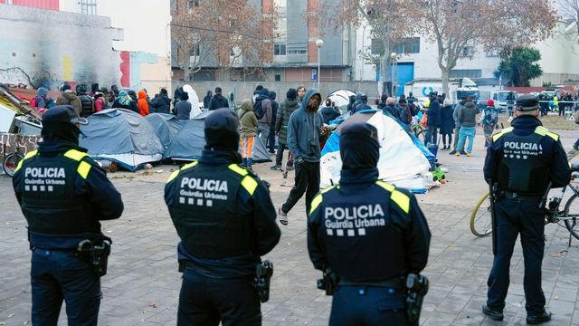 La Fiscalía investiga a Albiol por el desalojo del instituto de Badalona ocupado por inmigrantes