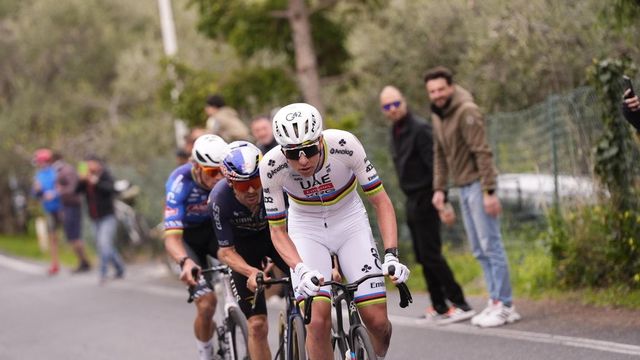 Pogacar infrange tabù e vince la Milano-Sanremo 2026