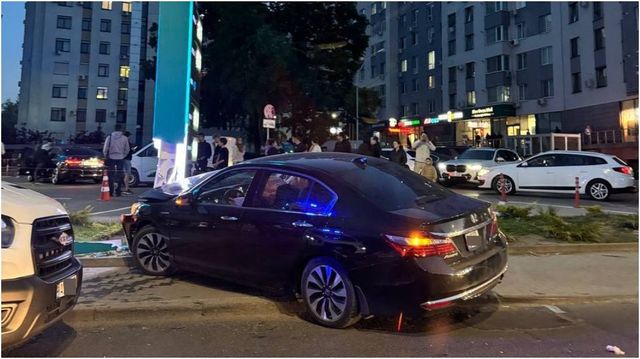 Un accident rutier a avut loc aseară pe strada Grenoble din Chișinău