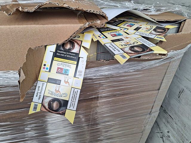 Над 20 тона заготовки за цигарени кутии задържаха митническите служители във Видин