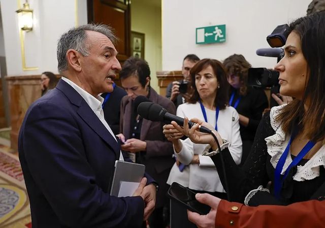 Sumar exige una reunión urgente al PSOE pero descarta salir del Gobierno