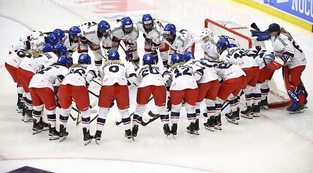 Hokejistky do 18 let budou hrát po debaklu od Kanady o bronz