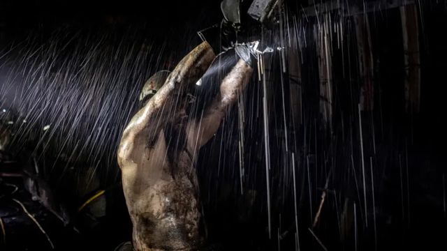 Czech Press Photo 2025 získal Lukáš Kaboň z Deníku za snímek horníka při práci