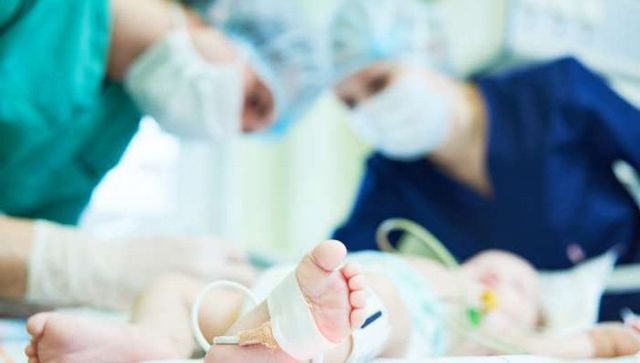 Cibo di traverso, bimba di 8 mesi muore dopo 6 giorni di agonia