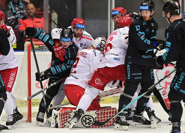 ONLINE: Vary hrají s Třincem nezvykle brzo, pak se chystá šlágr Pardubic se Spartou