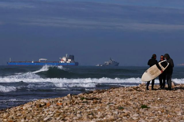 Alertan de la presencia de un petrolero ruso frente a la costa de Almería