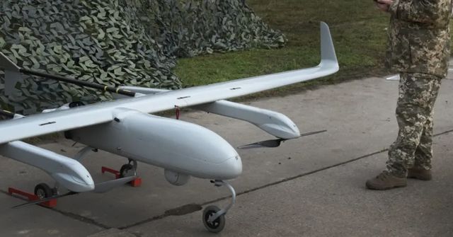 Ukrajinské drony znovu zasáhly rafinérii v Permu, 1500 kilometrů od hranic