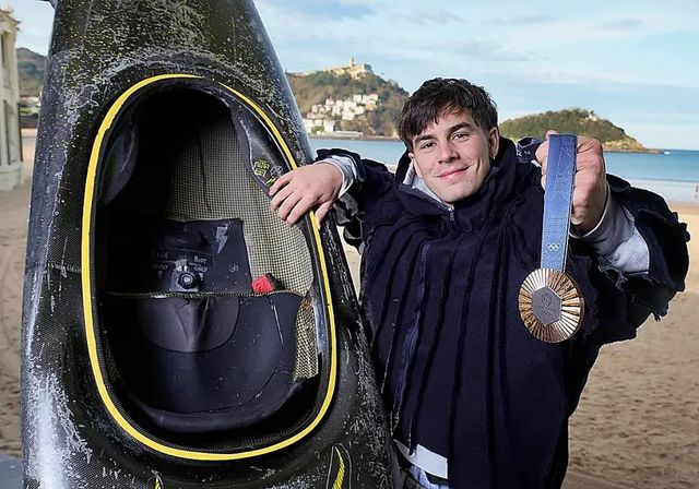 Le roban el bronce olímpico a Pau Echániz