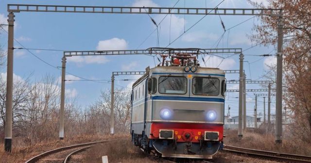60 de călători au fost evacuați după ce locomotiva unui tren a luat foc, în Maramureș