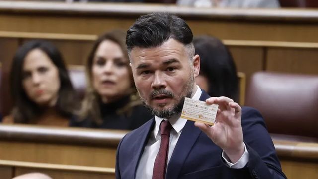 Rufián llama «rata» a un diputado de Junts por la ley antiokupas