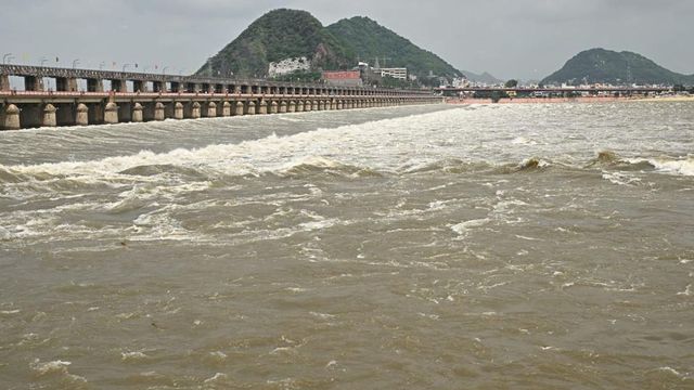 Andhra Pradesh: Heavy flood flow in Krishna and Godavari Rivers, alerts issued