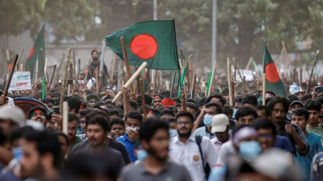 Mobile Internet Connection Restored In Violence-Hit Bangladesh