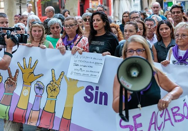 Muere una mujer presuntamente asesinada por su pareja en Sevilla