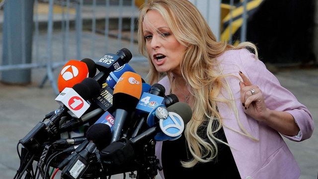 Stormy Daniels rompe il silenzio, 'carcerate Trump'