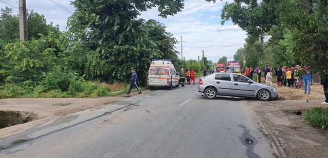 Accident grav pe DN 54A, în județul Olt: patru răniți