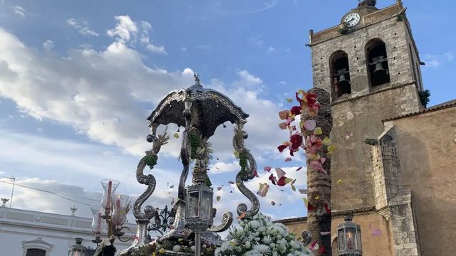 La procesión del Corpus Christi recorrió espléndida las calles