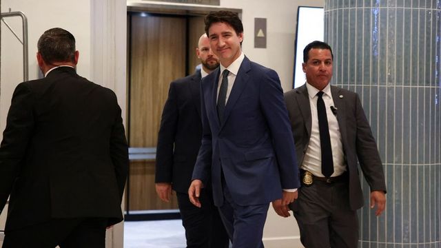 Trudeau in Florida to meet Trump as tariff threats loom