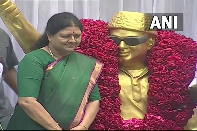 Expelled AIADMK leader Sasikala unveils plaque calling her general secretary of party