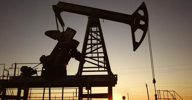 Ropa kvůli útokům na Írán prudce zdražuje, panují obavy o dodávky