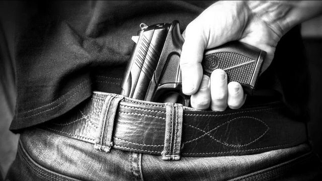 Un polițist din Criuleni s-a împușcat în picior