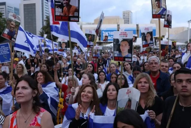 Primii ostatici israelieni au fost predați Crucii Roșii Internaționale