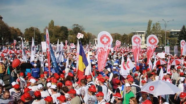 Sindicaliști din Sănătate protestează în fața Ministerului Muncii. Sunt nemulțumiți de proiectul noii legi a salarizării