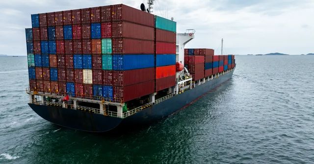 Írán hlásí zabavení lodí v Hormuzském průlivu