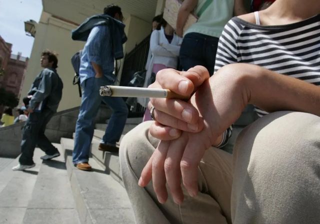 Bruselas plantea una subida del impuesto al tabaco que elevará los precios hasta 2 euros por paquete