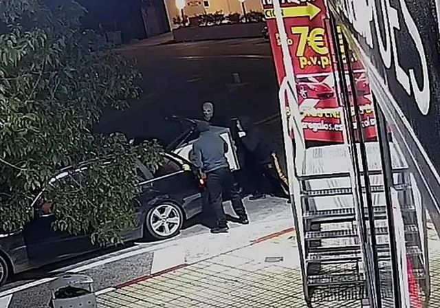 Roban de madrugada la caja fuerte del famoso 'Camión de los regalos' de la lotería de Extremadura