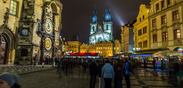 Praha zakázala organizované opilecké tahy pro cizince