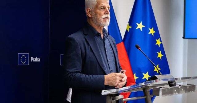 Okamura v rozhovoru mluví o Pavlovi jako o podrazákovi či křivákovi