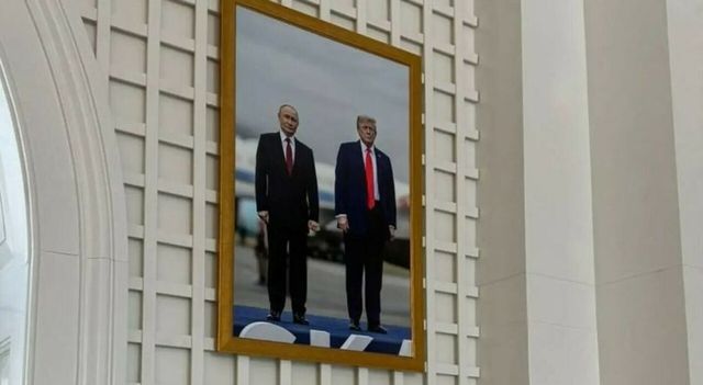 Usa, appesa alla Casa Bianca la foto tra Putin e Trump in Alaska