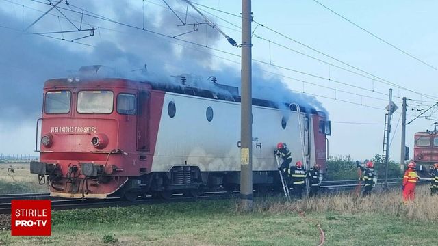 Incendiu la locomotiva unui tren plin cu 100 de călători, în halta Tomșani din Prahova