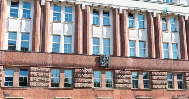 Za mnohaměsíční věznění a znásilňování ženy v Siřemi na Lounsku potvrdil soud muži 15 let