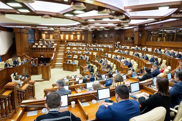 Deputații au votat în prima lectură legea care prevede lichidarea procuraturilor specializate și crearea PACCO