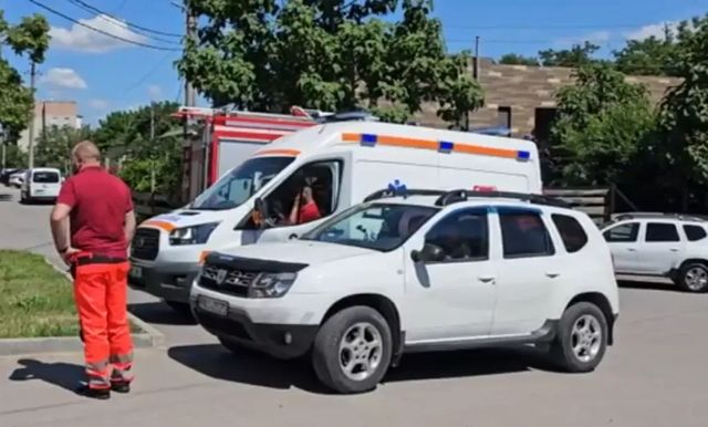 Locatarii unui bloc de pe strada Decebal din Bălți, evacuați după depistarea unor obiecte suspecte