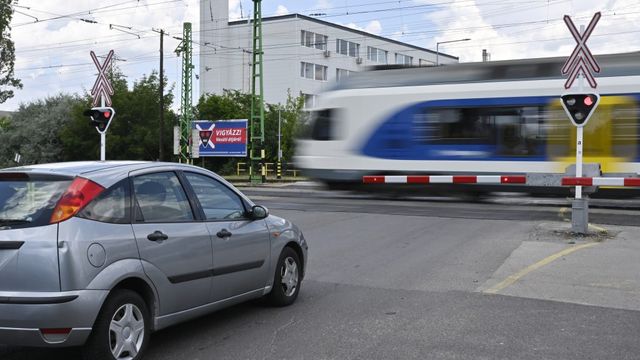 Telefonlopás miatt menekülő férfit gázolt el a ceglédi vonat Budapesten