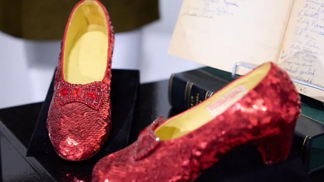 Pagan más de 30 millones de euros por los zapatos de Judy Garland en el 'El mago de Oz'