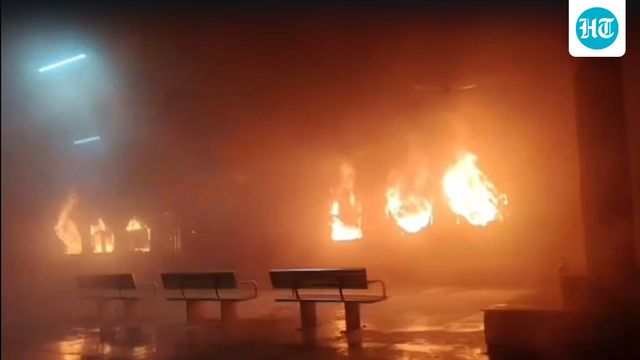 One Dead After Massive Fire Breaks Out In Tatanagar-Ernakulam Express Train In Andhra Pradesh