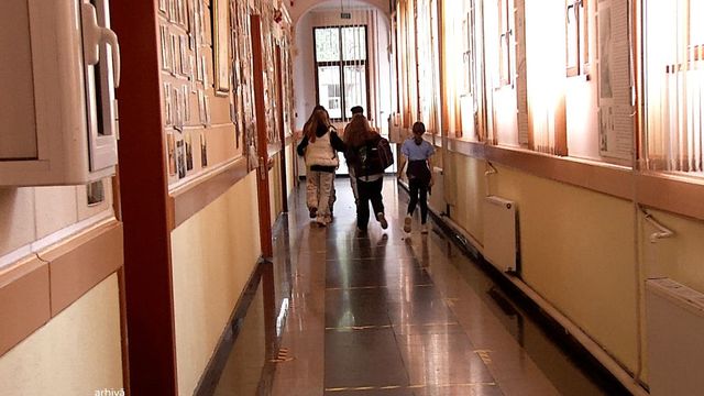 Bărbat din Bihor arestat după ce a încercat să răpească de la școală fiul unor polițiști