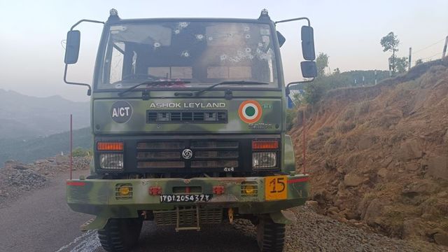 5 soldiers injured after terrorists open fire on two security vehicles in Poonch
