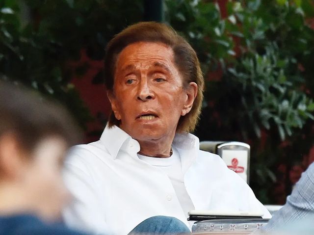 Legendarul creator de modă italian Valentino a murit, la 93 de ani