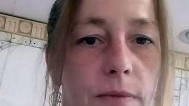 Trovata in una pozza di sangue nel cortile di casa nel Vicentino, donna muore in ospedale