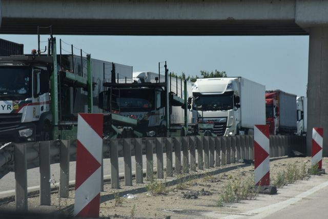 Интензивно е движението за товарни автомобили на някои от граничните пунктове с Румъния, Гърция и Сърбия