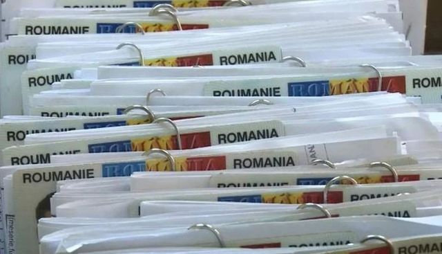 Grupare specializată în confecționarea actelor false, destructurată de oamenii legii