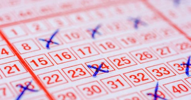 Un bărbat a câștigat 44 de milioane de euro la Loto 6/49 și nu i-a spus nimic soției sale timp de câteva zile