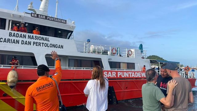 Indonesia retoma la búsqueda de los tres valencianos desaparecidos tras el naufragio