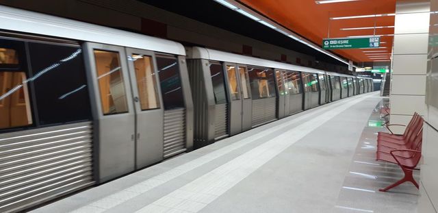 Fum la metrou la Piața Romană, a fost activat planul roșu. Călătorii au fost evacuați