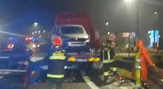 Autobotte esplode a Teano: il video choc del boato e la palla di fuoco che sale in cielo